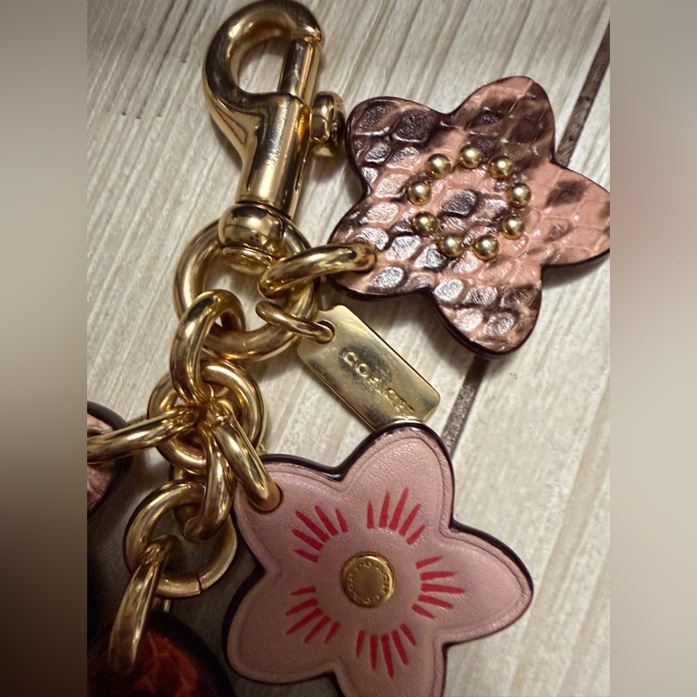 Coach pink tea rose floral keychain charm - Picture 2 of 4